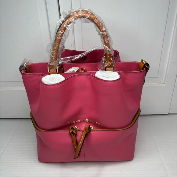 New DOONEY & BOURKE Dawson Leather Bucket Bag in Bubble Gum - Picture 2 of 6